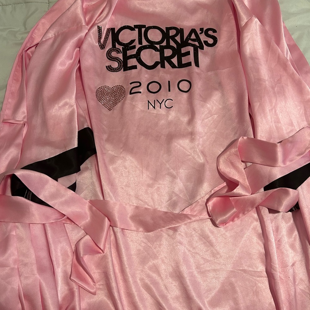 vintage Victoria Secret fashion show 2010 robe